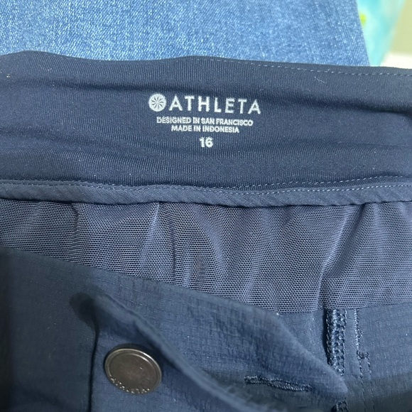 Athleta Trekkie Outdoor Utility Hiking Biking Workout Shorts Navy Size 16 - Picture 3 of 5